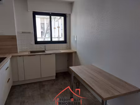 appartement t3 - centre ville  2 chambres  balcon  cave et p