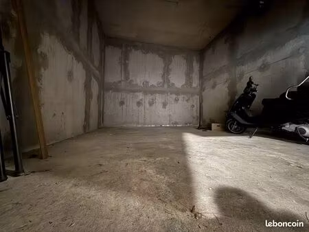 bastia  annonciade  garage surface 27 m²  hauteur 3m80  dans copropriété  sous-sol facile 