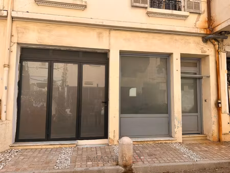 local commercial - 2 pièces avec cuisine et 2 salles d'eau