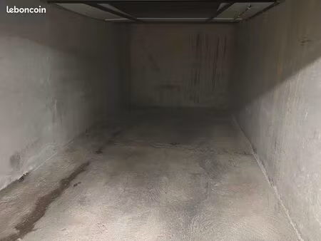 garage/parking/box 15m²