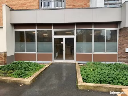 local commecial 65 m2 la madeleine