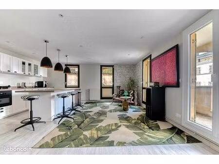 t3 rénové 71 m² – hyper-centre villefranche-sur-saône – 2 balcons + vue cathédrale