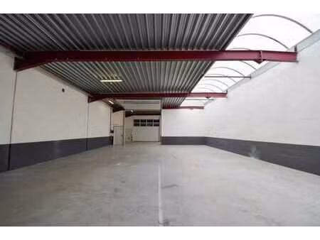 unité pme prête à l’emploi de 204 m²