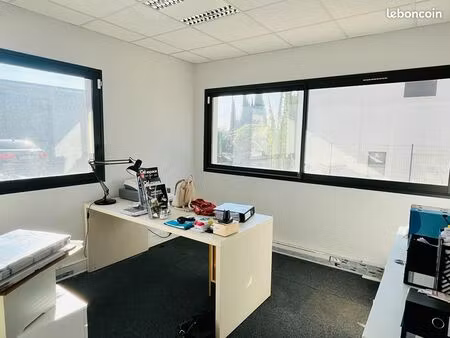 local commercial 105 m² eguilles