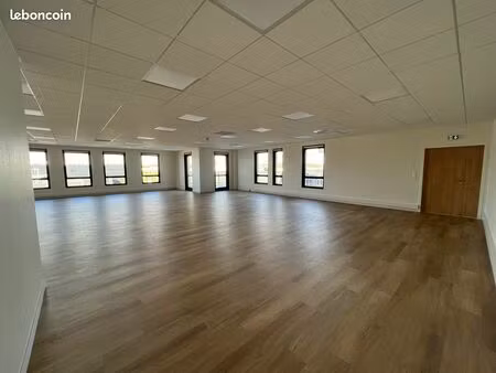 à louer – bureaux neufs et lumineux à genas – parc everest (est lyonnais)