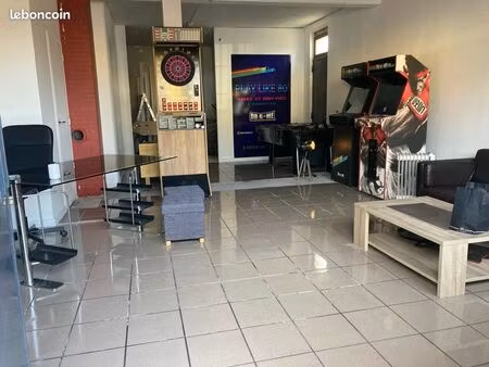 local showroom + stockage + bureau