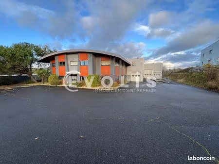 local logistique 1 980 m²