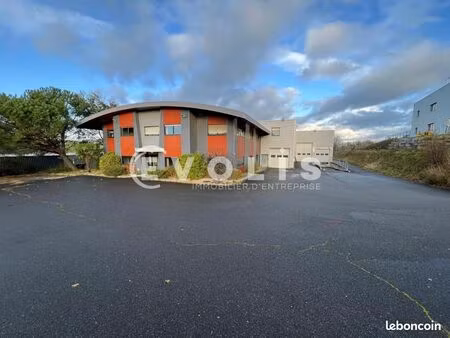 local logistique 1 980 m²