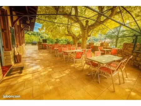 restaurant  entièrement équipé