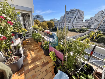 la grande motte centre: t2 cabine avec terrasse cave et park