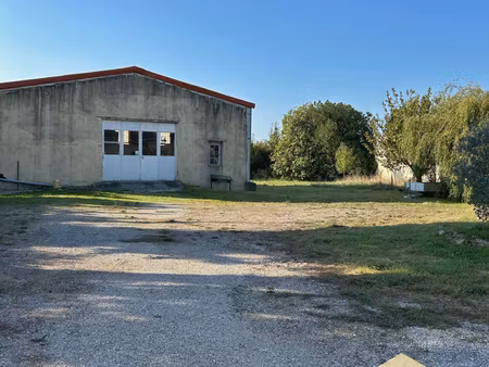 terrain constructible avec entrepôt existant de 170 m2