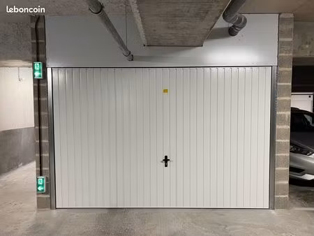 box de 17 82 m² 180 lognes