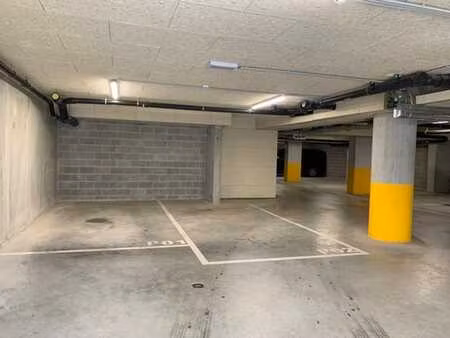 emplacement de parking à proximité de l'hôpital erasme