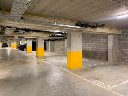 emplacements de parking à proximité de l'hôpital erasme