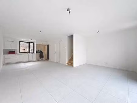 spacieuse maison neuve à louer à deerlijk !