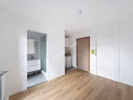 montreuil  quartier du bas montreuil  studio renove expose sur avec vue degagee