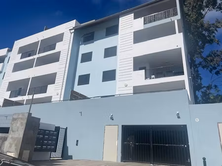 t2 presque neuf vue mer grande montee ste marie soumis a