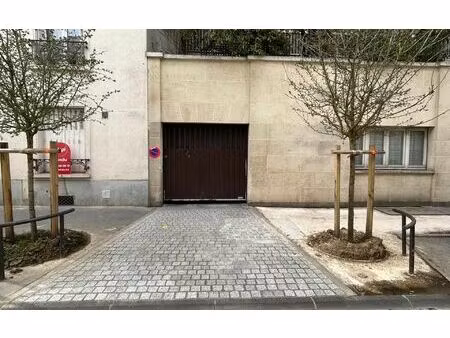 location stationnement  10 m² t- à vincennes  95 €