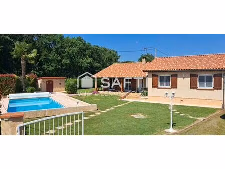 villa de plain-pied avec piscine