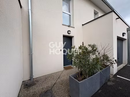 maison lumineuse de 2019 avec jardin et garage  proche écoles et commerces