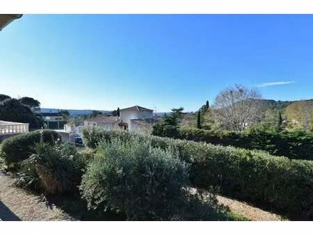 a quelques minutes d'uzès  charmante villa avec jardin  garage et piscine