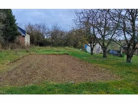 terrain 800 m² – borné  calme  on construit !