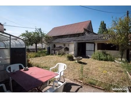 maison avec travaux – habitable immédiatement – hameau calme