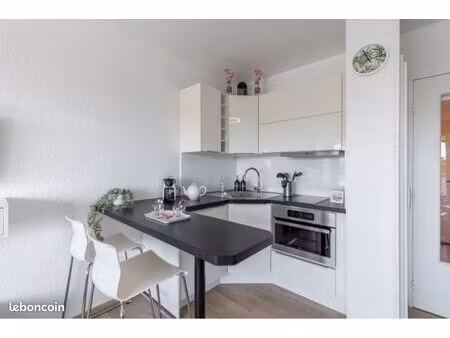 studio avec parking ?️