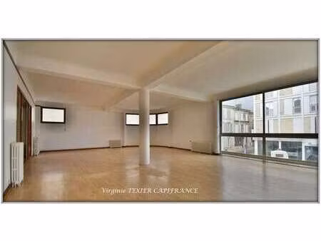 vente immeuble à saint-jean-d'angély (17400) : à vendre / 437m² saint-jean-d'angély