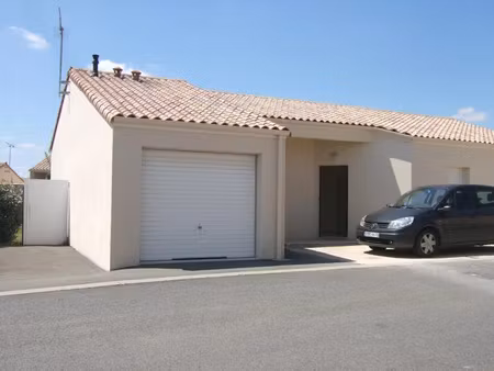 location maison 4 pièces 90 m² à niort (79000)  1 020 €