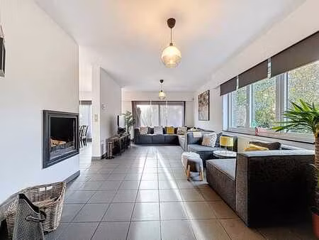 maison familiale 4 chambres  bureau  salle de jeux et jardin