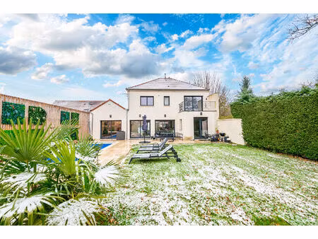 maison 6 pièces 173m2 sur 608m2