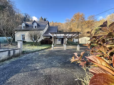 maison familiale dans un coin de verdure