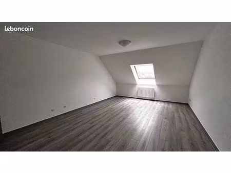 vaste studio en parfait état