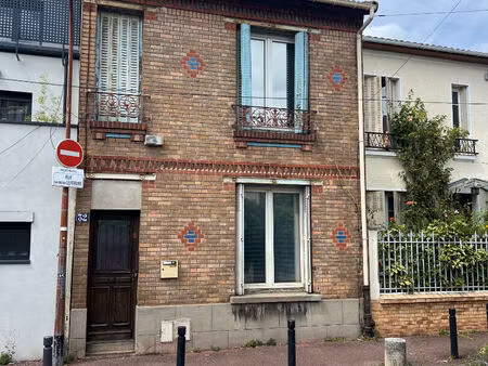 montreuil maison divisée en 3 appartements