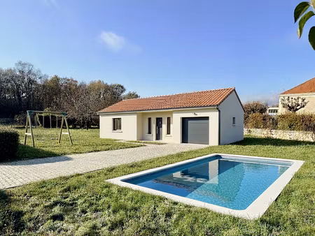 terrain voeuil et giget 1076 m2