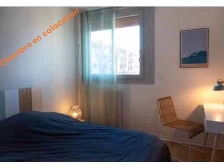 chambre en colocation - 3ème étage - 11 44 m2 - meublé