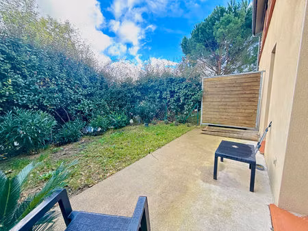 a vendre : maison mitoyenne t3 avec piscine  garage et jardin privatif