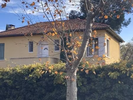 charleval maison t6  110 m² en r+1   garage