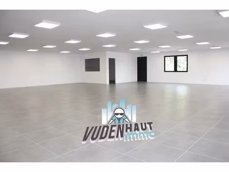 bureaux vide 241 m²