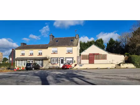 côtes-d'armor  corlay  spacieuse maison de 6 chambres  idéale pour un projet de chambres d