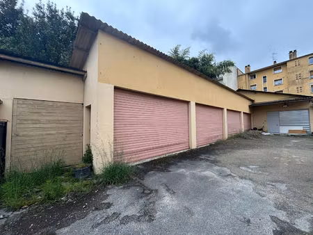ensemble de garage de 132 5m² à pau