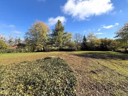 vente terrain 1200 m2 à saint-victor-de-morestel