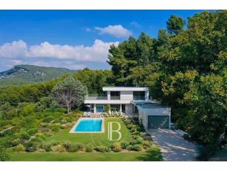 maison contemporaine au sein de la campagne cassidaine