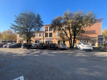 location commerce 37 m² à roquefort-les-pins (06330)