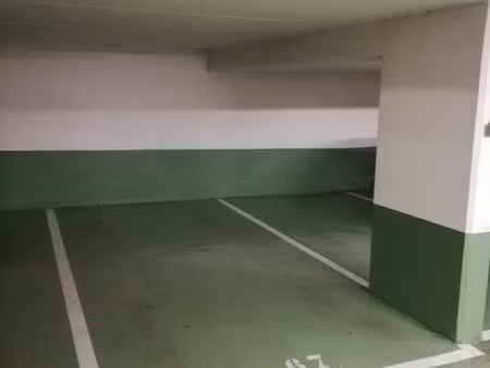 parking 11 m² pour 1 voiture