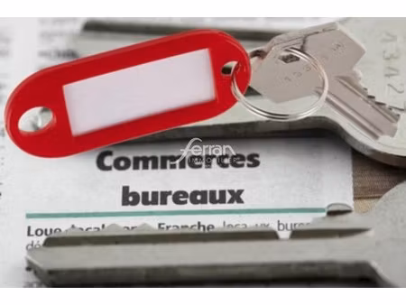 location local commercial 57m² salernes 83690