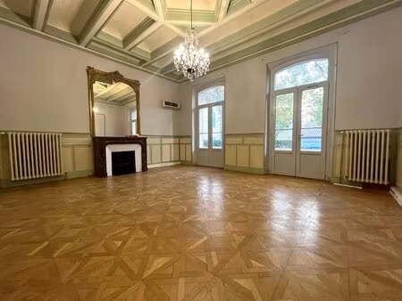 location local commercial salon de provence 13300