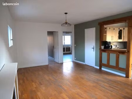 grand appartement non meublé 5 pièces