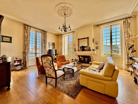 vente maison 10 pièces 360 m² vœuil-et-giget (16400)